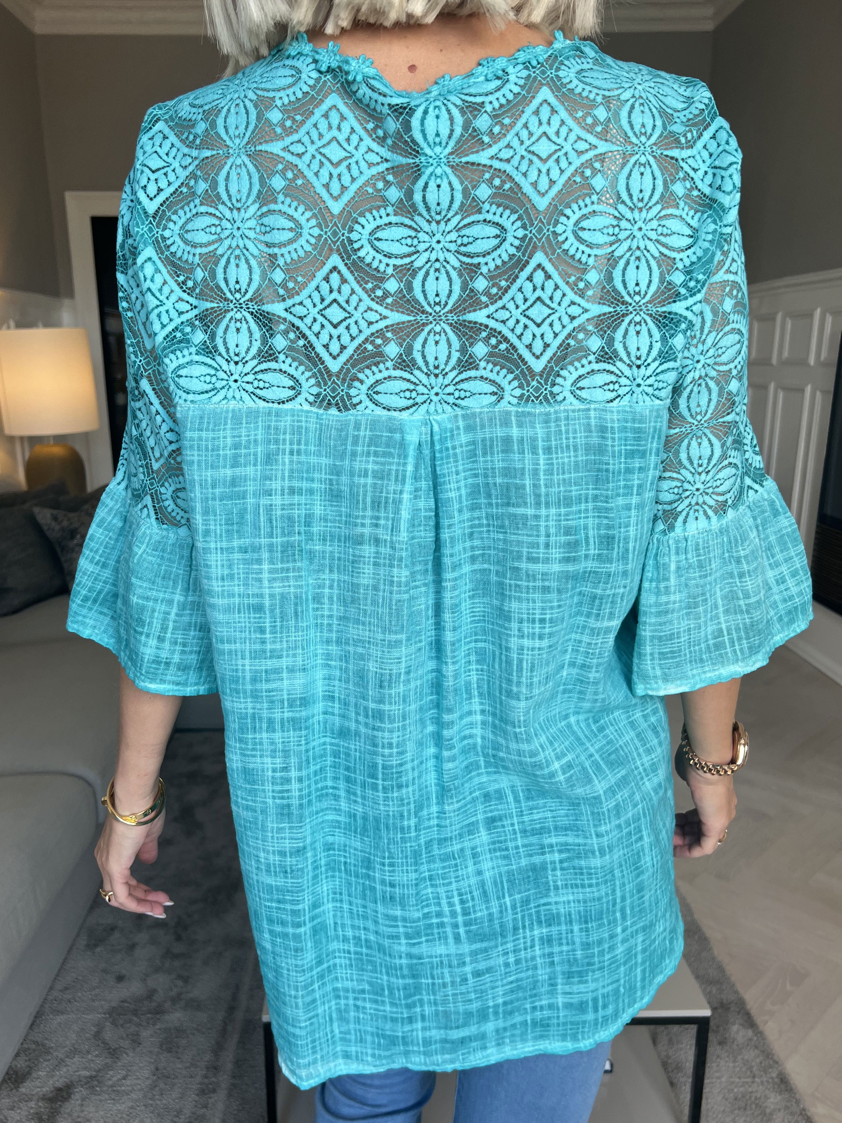 Nice - Fin tunika med blondeærmer